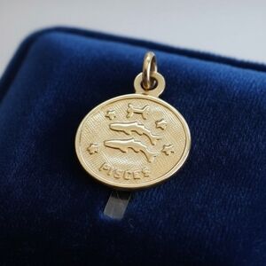 VINTAGE Pisces 14kt SOLID Gold Zodiac Medal Pendant 16mm